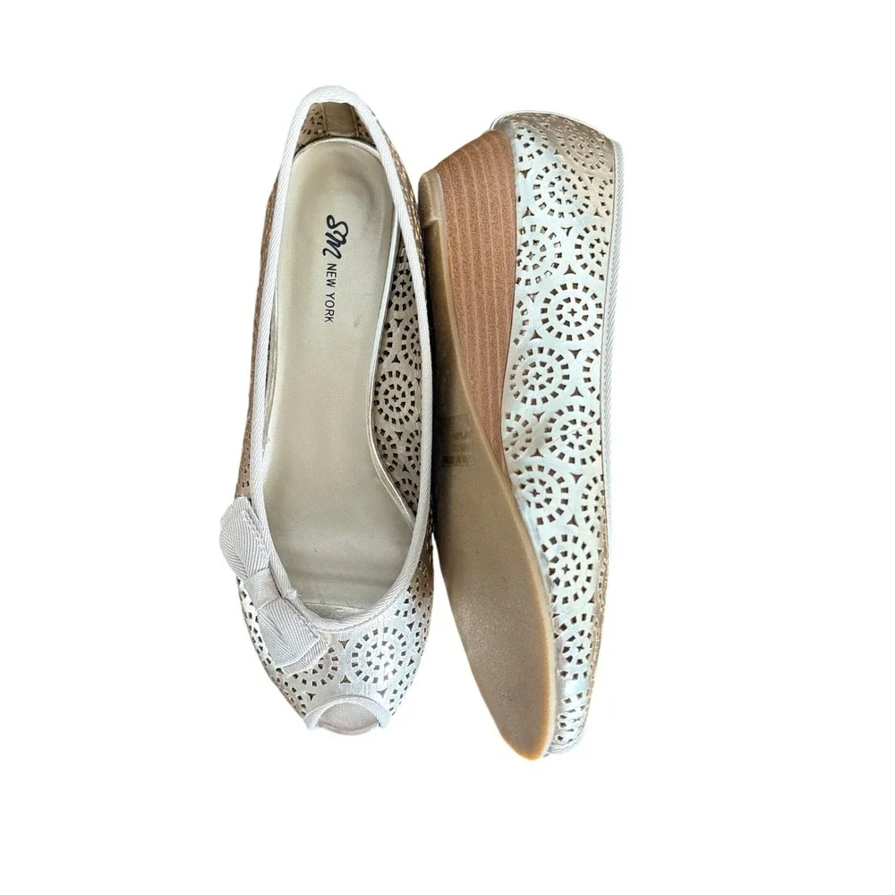 SM New York Womens Champagne Gold Metallic Laser Cut Peep Toe Wedge Shoes 8